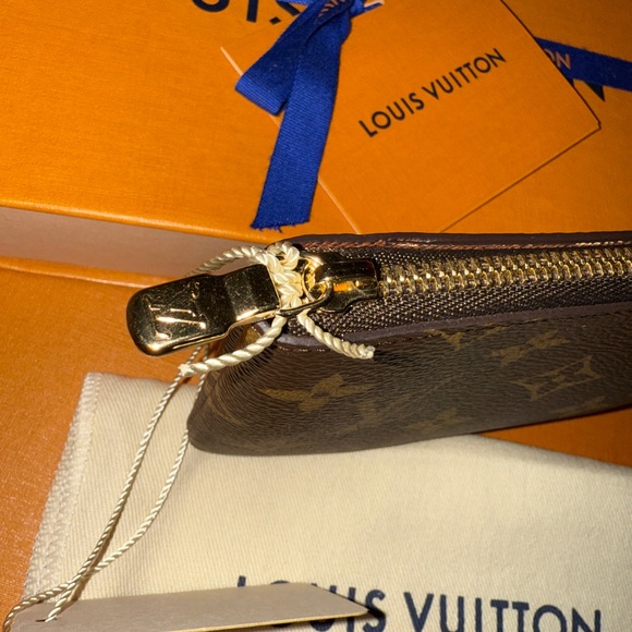 Louis Vuitton Monogram Key Pouch Cles S - Picture 3 of 11